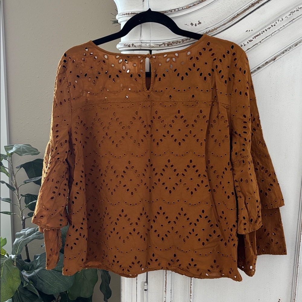 Ann Taylor Mustard Eyelet Cotton Cropped Blouse Top Ruffle Sleeves Sz. Large - Picture 2 of 6